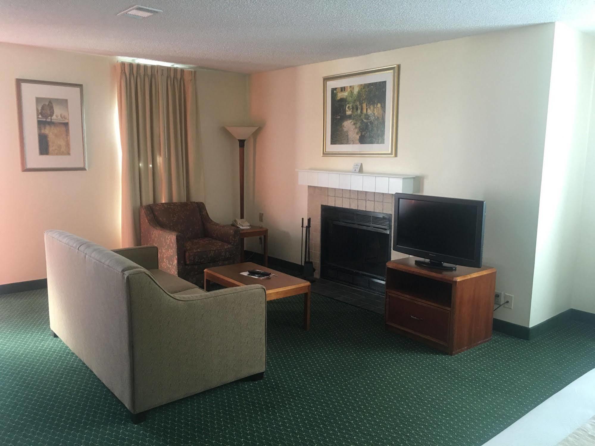 Fairbridge Inn & Suites - Akron Copley Township - West Buitenkant foto